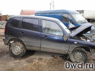 Битый автомобиль Chevrolet Niva